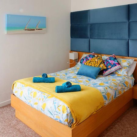A Beautiful Apartment With Stunning Sea Views & Private Balcony Bournemouth Bagian luar foto