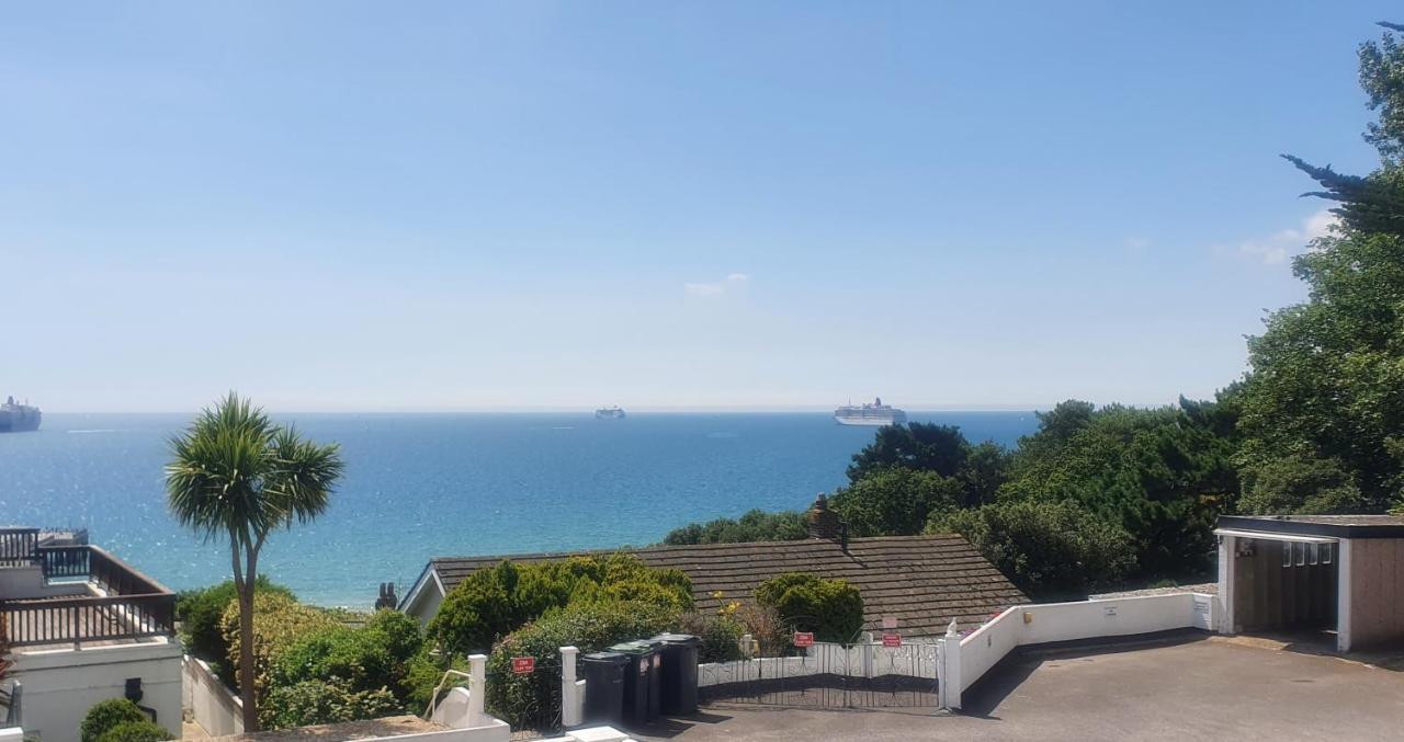 A Beautiful Apartment With Stunning Sea Views & Private Balcony Bournemouth Bagian luar foto