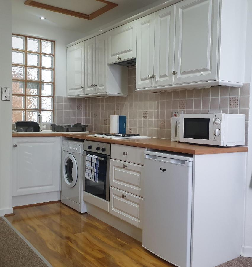 A Beautiful Apartment With Stunning Sea Views & Private Balcony Bournemouth Bagian luar foto