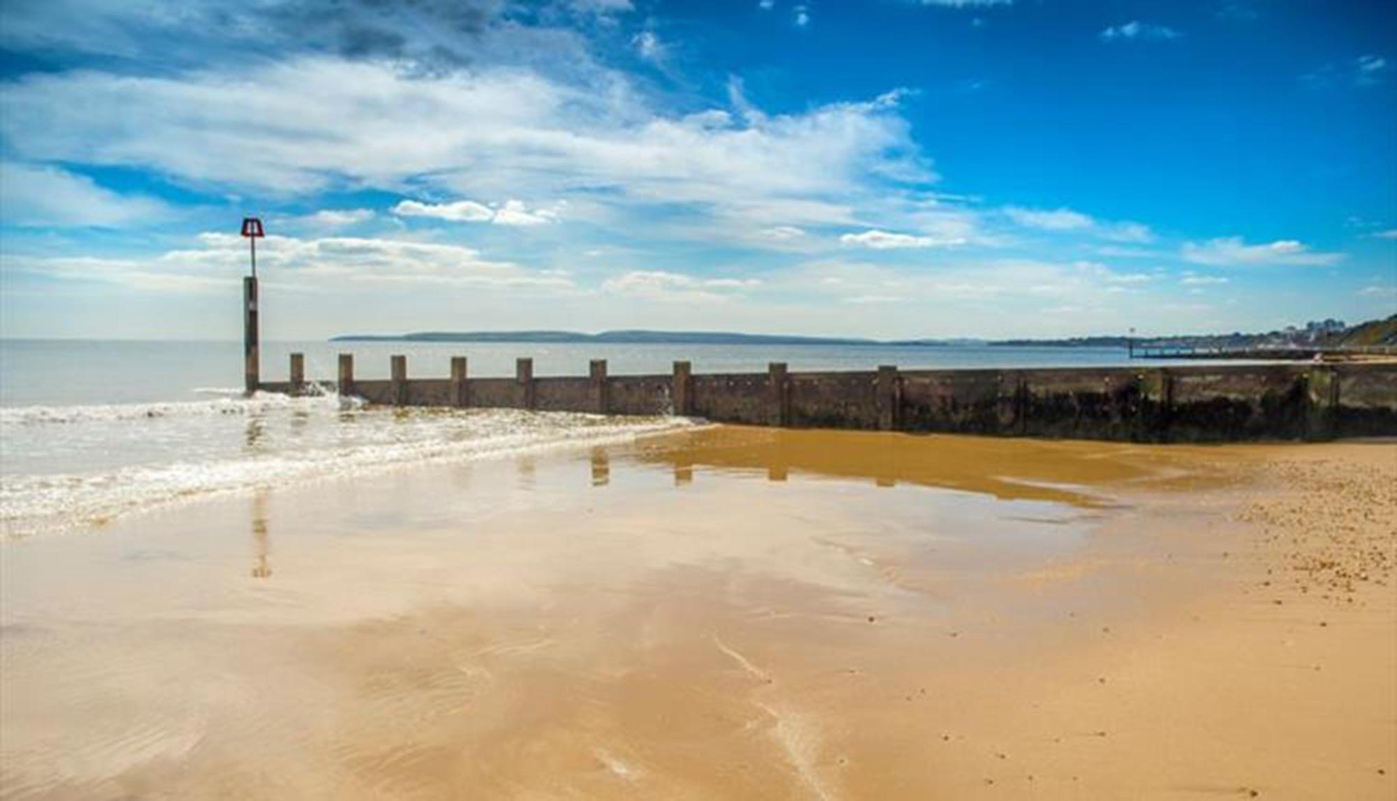 A Beautiful Apartment With Stunning Sea Views & Private Balcony Bournemouth Bagian luar foto