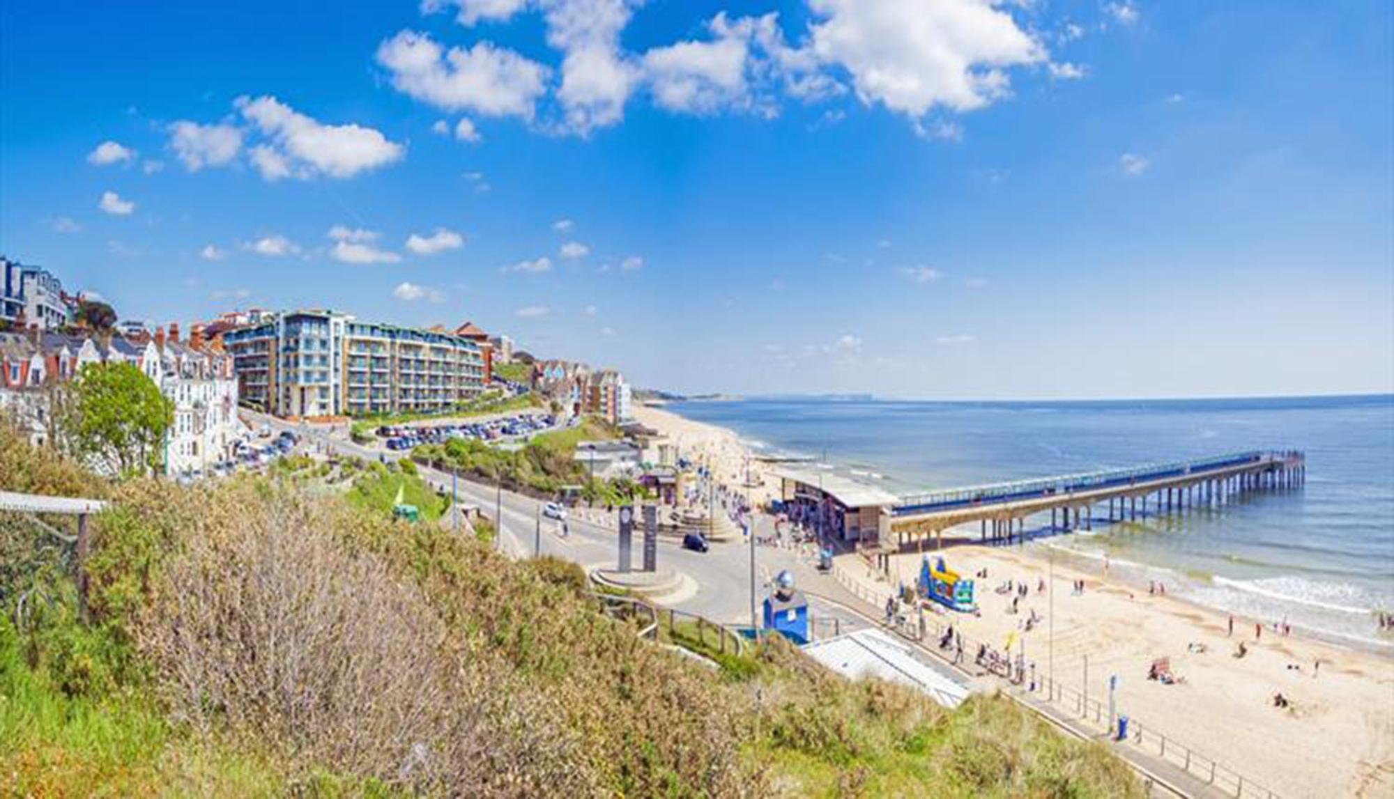 A Beautiful Apartment With Stunning Sea Views & Private Balcony Bournemouth Bagian luar foto